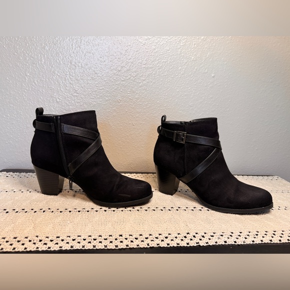 Life Stride Black Ankle Booties - Picture 3 of 8